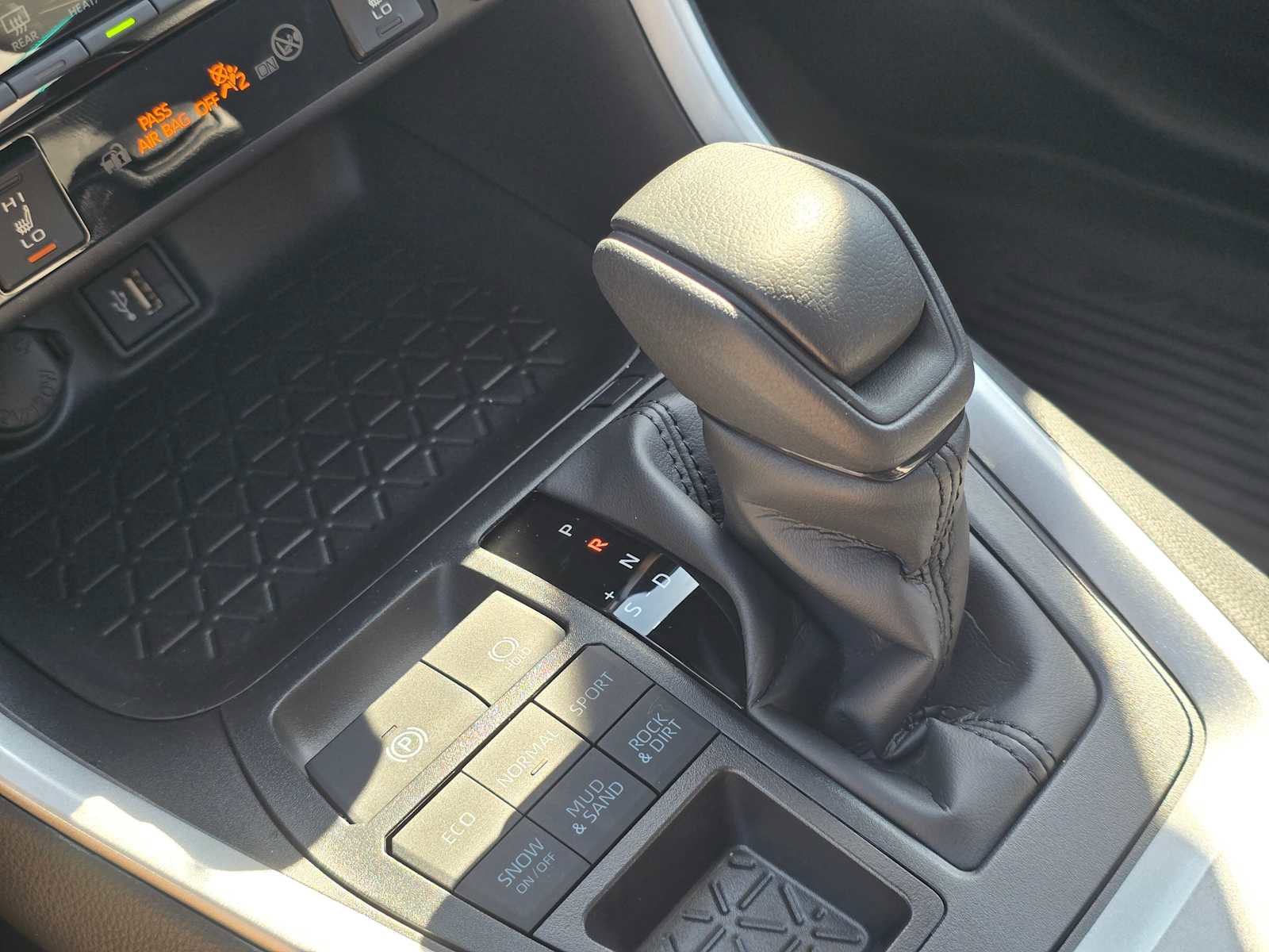 Certified 2025 Toyota RAV4 XLE w/ Convenience Package image 34