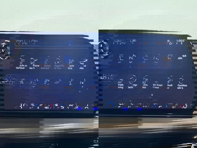 Used 2025 Chevrolet Traverse LT image 24