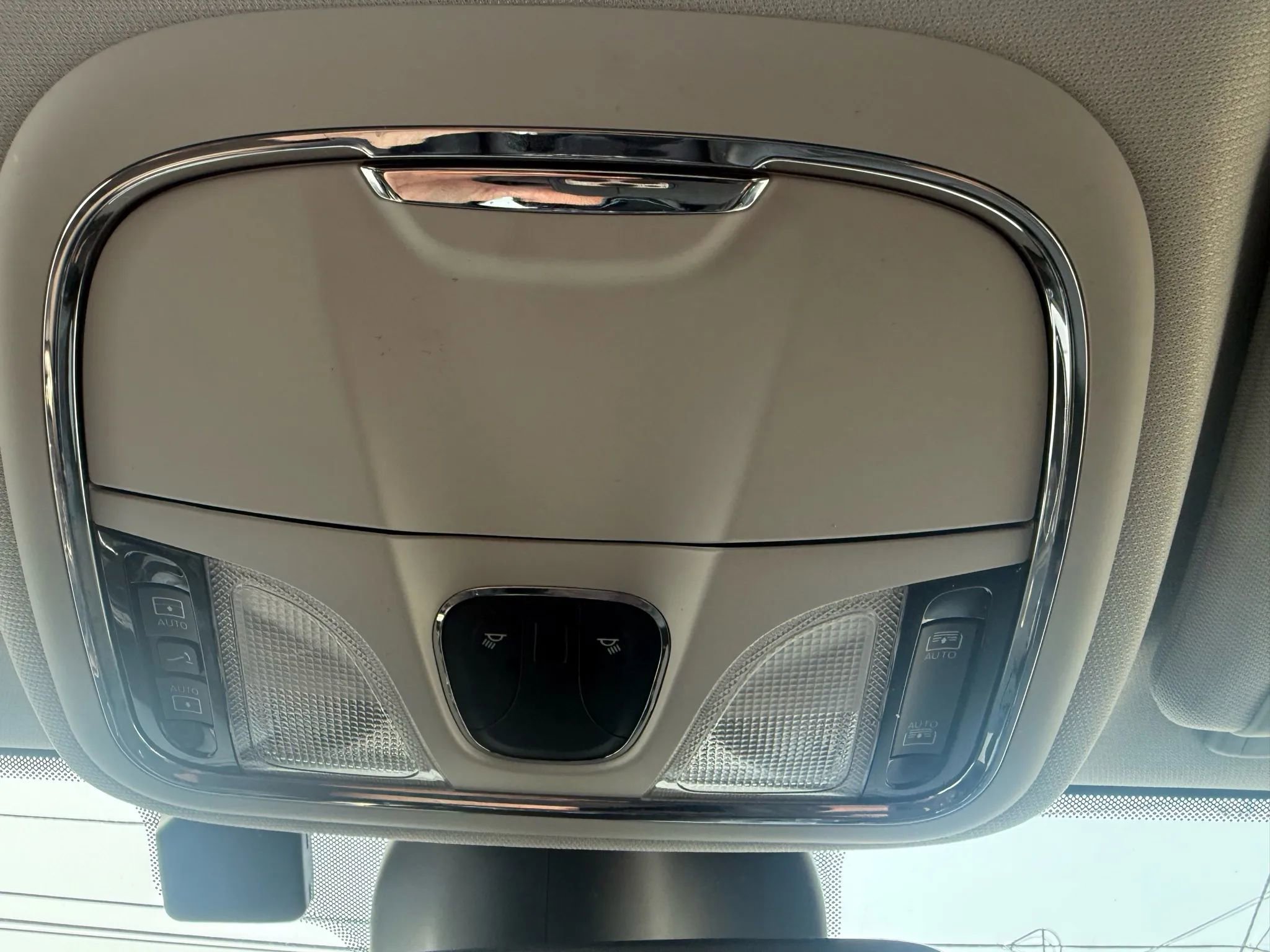 Used 2019 Jeep Cherokee Overland w/ Technology Group image 24