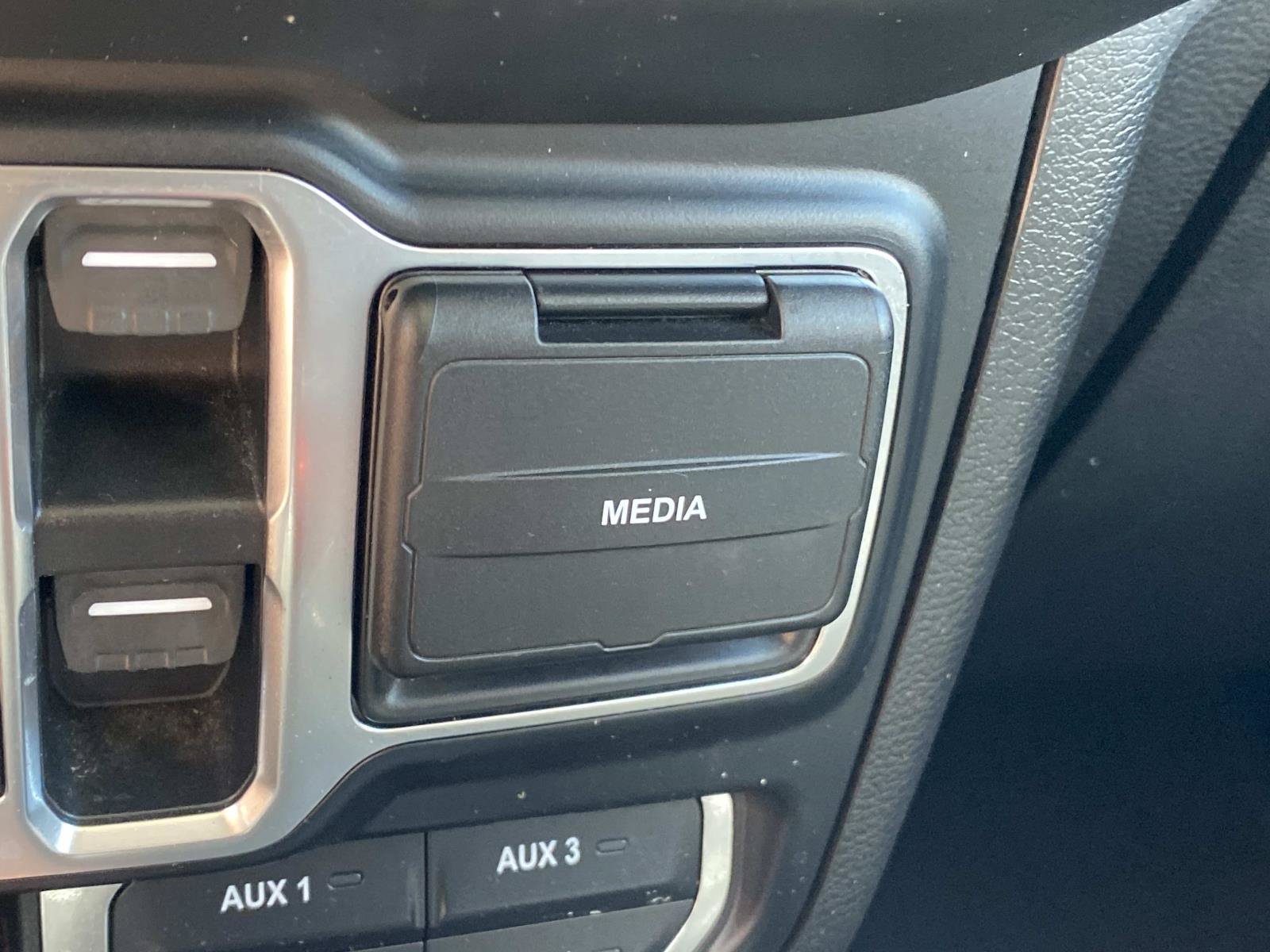 Used 2020 Jeep Gladiator Overland AWD/4WD image 26