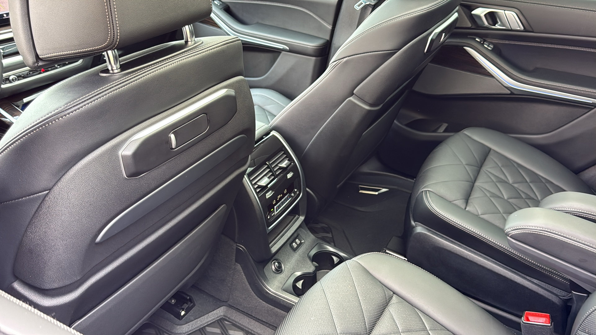 Used 2024 BMW X7 xDrive40i w/ Executive Package AWD/4WD image 31