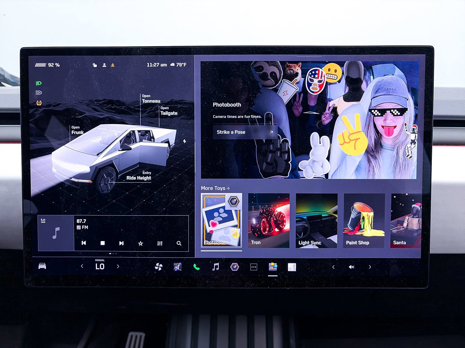 Used 2024 Tesla Cybertruck AWD Crew Cab image 23