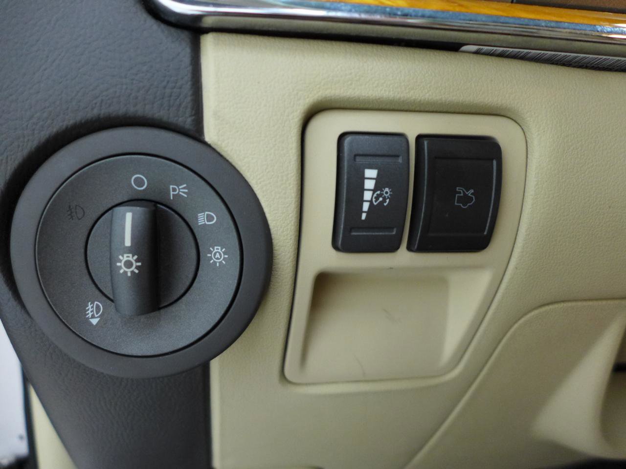 Used 2011 Lincoln MKZ FWD image 21