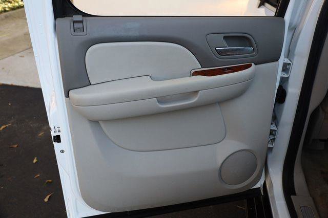 Used 2008 Chevrolet Suburban LT w/ LT Preferred Equipment Group image 16