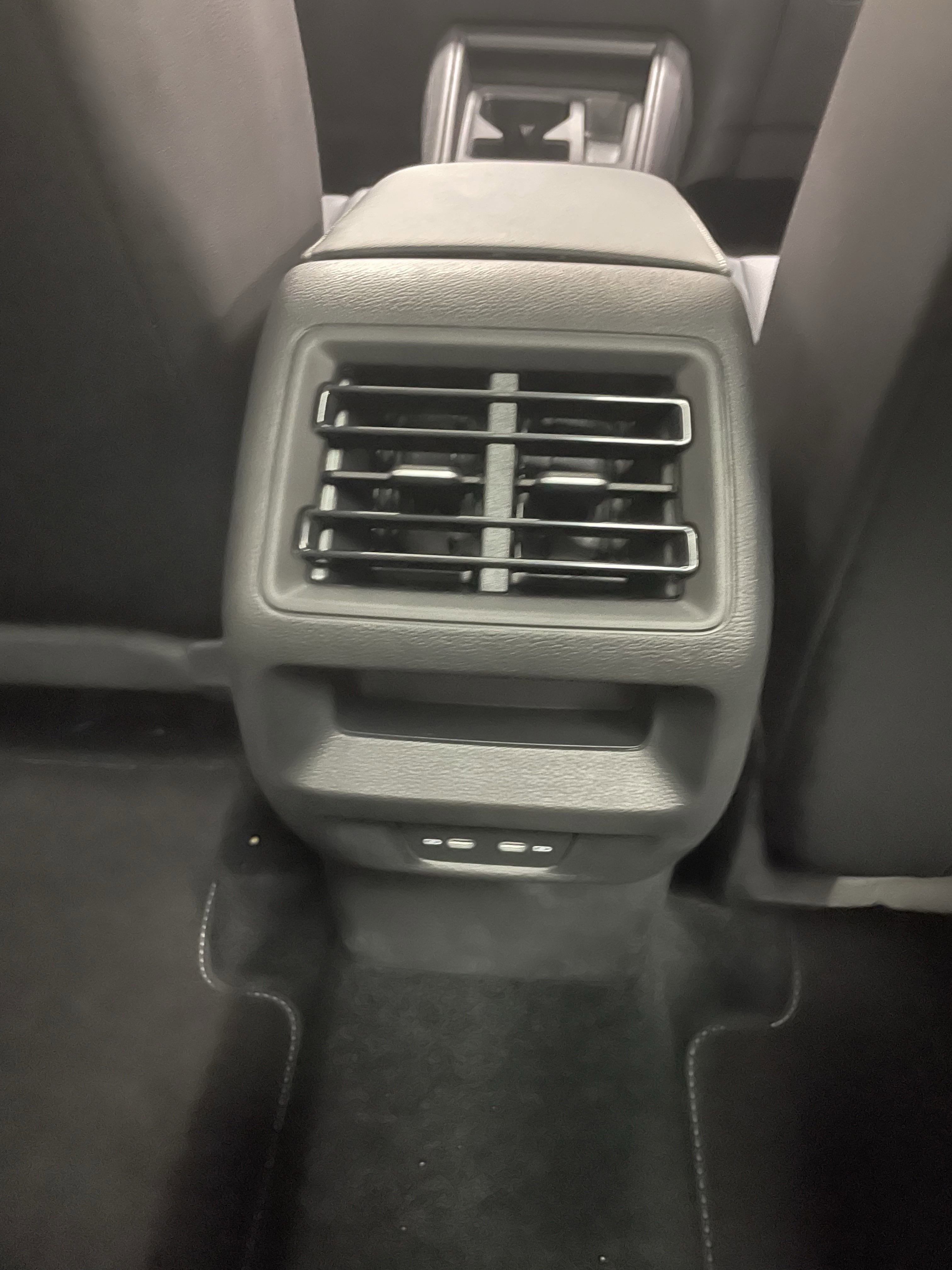 New 2025 Volkswagen Tiguan SE R-Line image 20