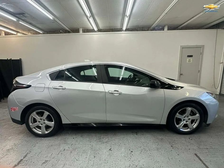 Used 2017 Chevrolet Volt LT w/ Comfort Package image 7