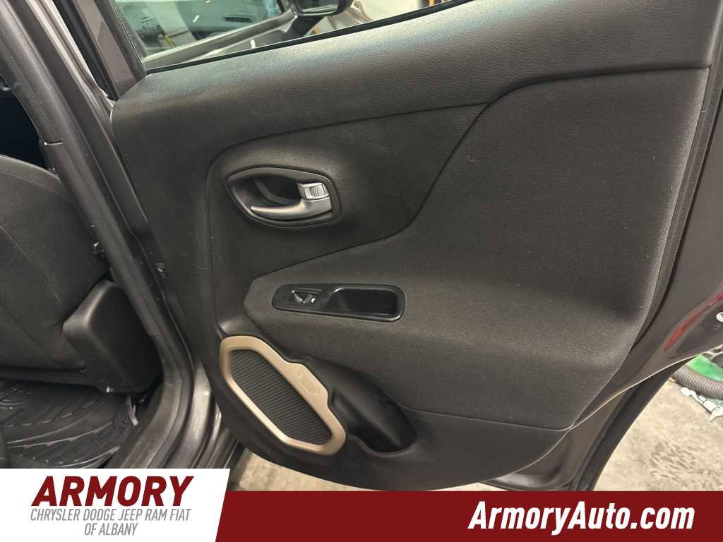 Used 2016 Jeep Renegade Latitude image 28