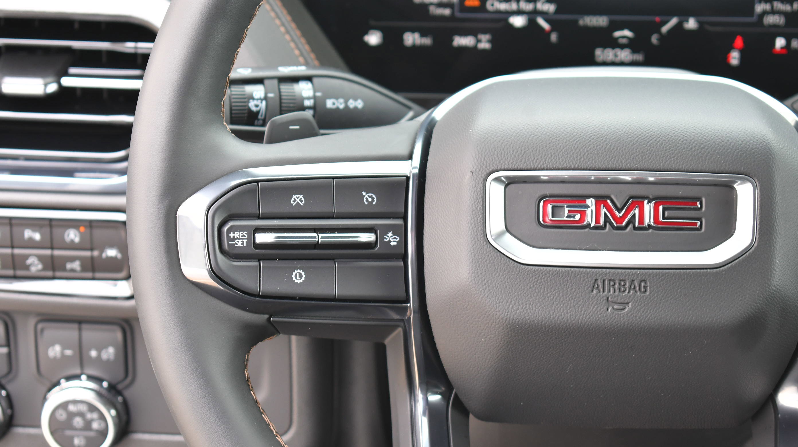 Used 2025 GMC Yukon AT4 AWD/4WD image 20