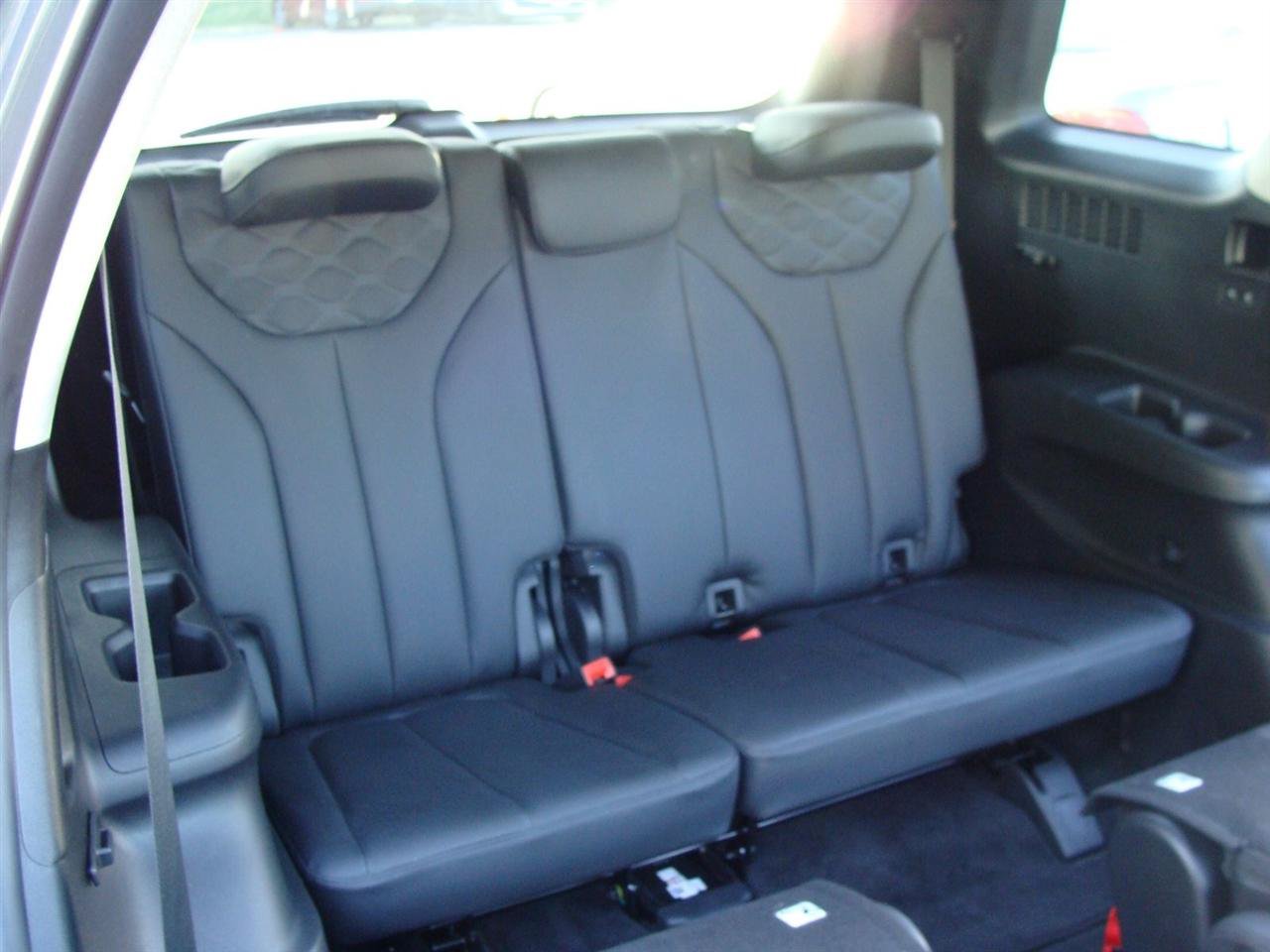 Used 2022 Hyundai Palisade Limited w/ Cargo Package AWD/4WD image 12