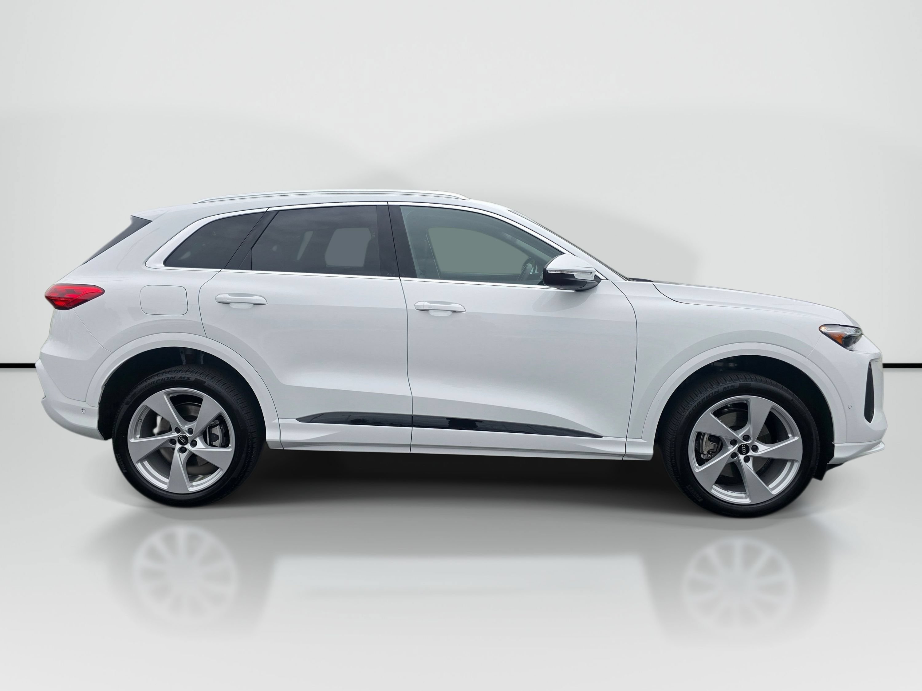 Certified 2025 Audi Q5 Premium Plus w/ Premium Plus AWD/4WD image 6