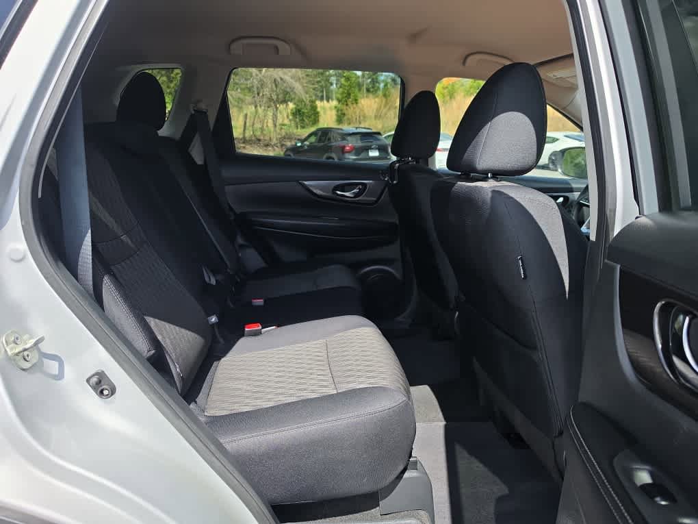 Used 2019 Nissan Rogue SV image 23