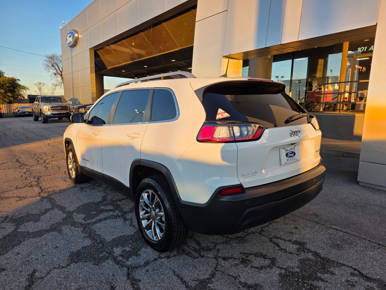 Used 2020 Jeep Cherokee Latitude Plus w/ Cold Weather Group image 4