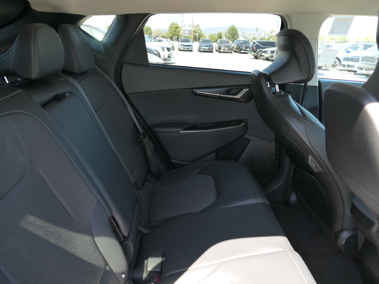 Certified 2025 Kia EV6 Light w/ Light LR Technology Package AWD/4WD image 23