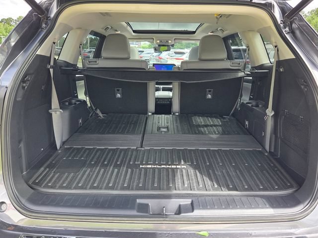 Used 2023 Toyota Highlander Platinum FWD image 11
