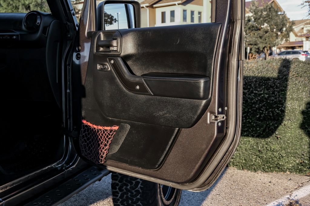 Used 2017 Jeep Wrangler Unlimited Rubicon image 44