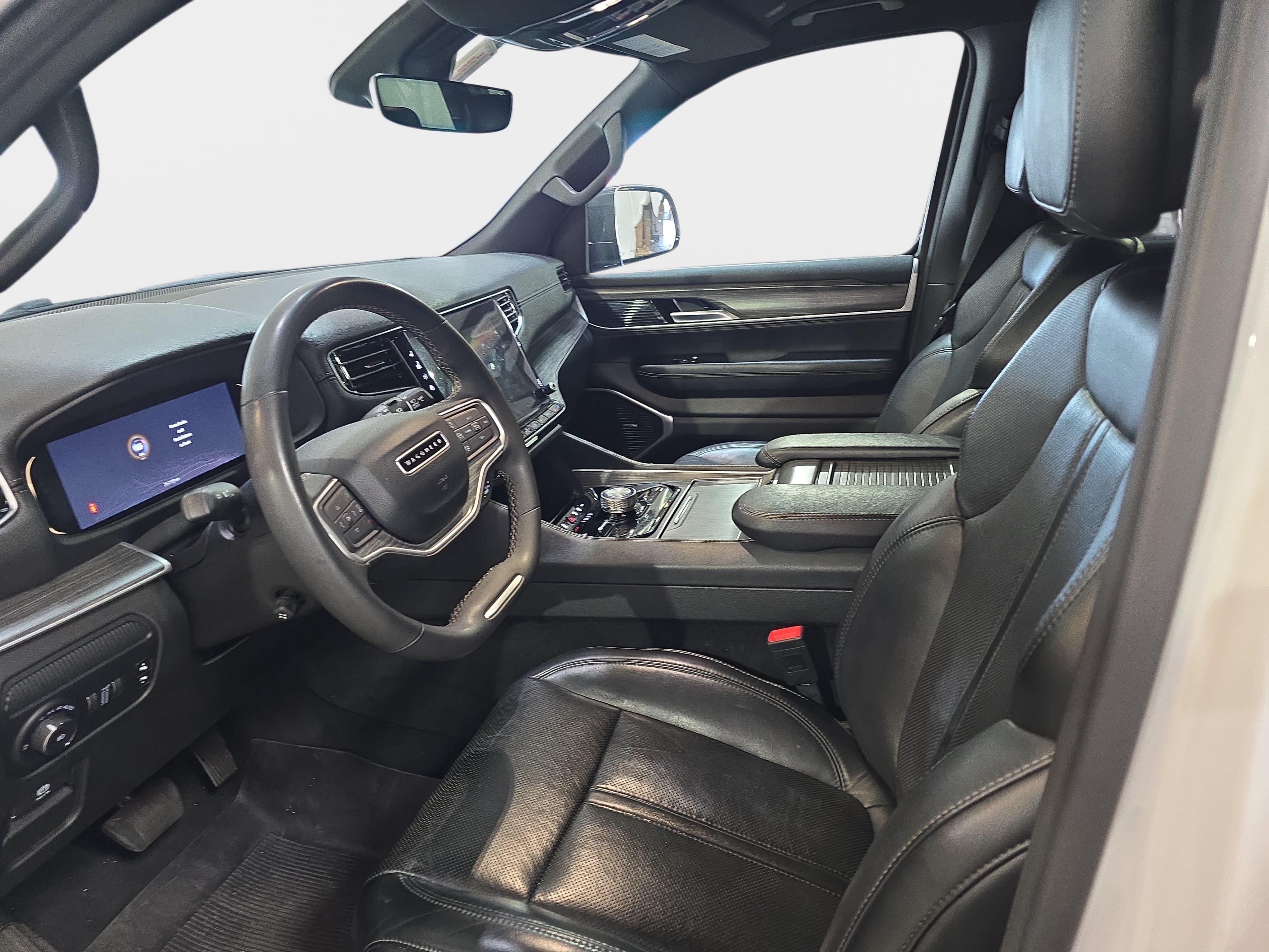 Used 2024 Jeep Wagoneer L Series II w/ Flexible Seating Group AWD/4WD image 13