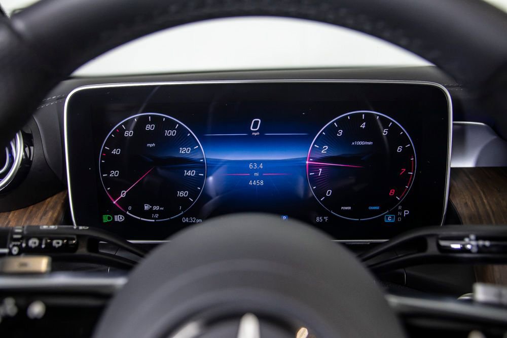 Used 2025 Mercedes-Benz GLC 300 w/ AMG Line image 23