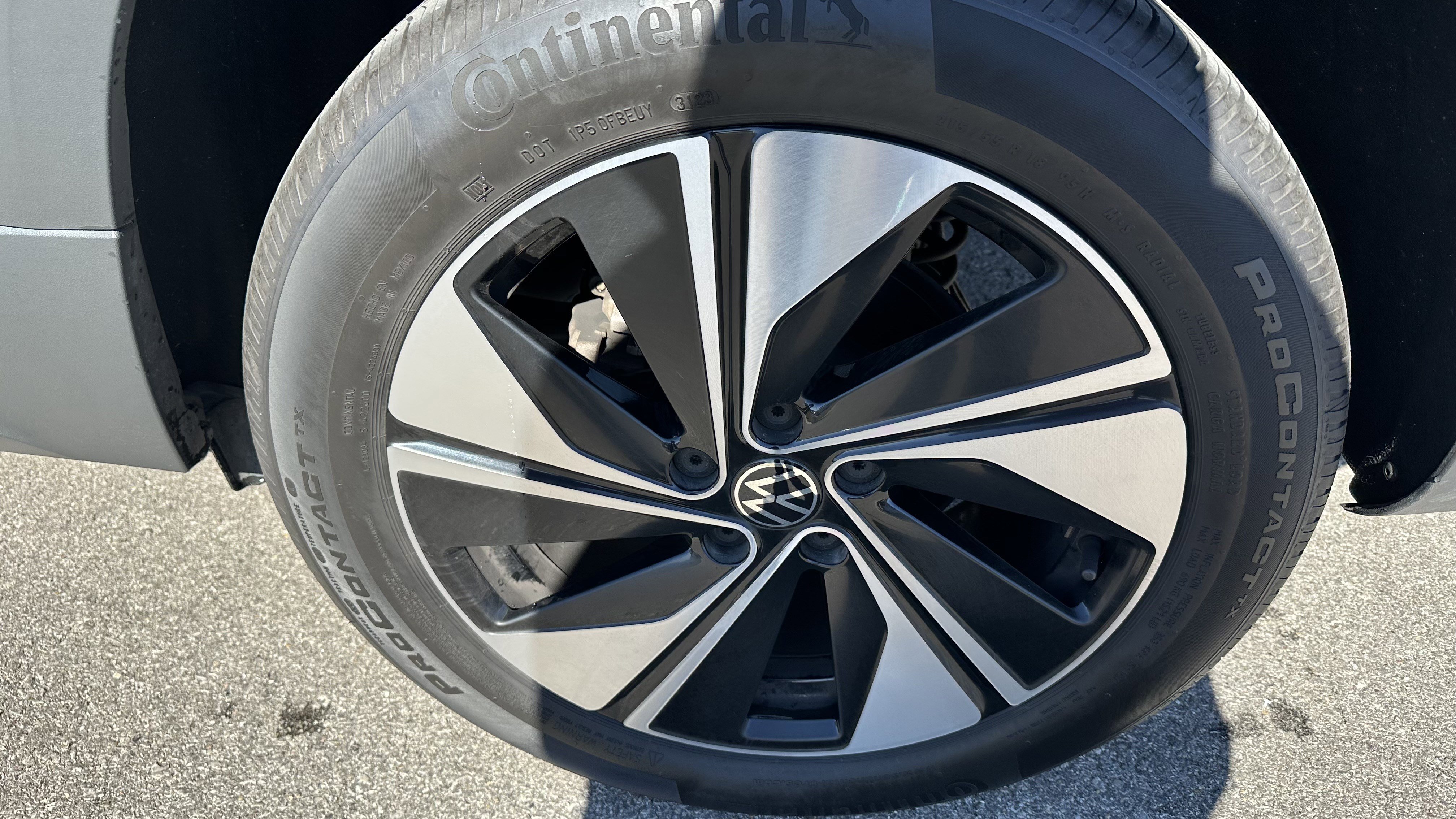 Used 2024 Volkswagen Taos SE w/ Panoramic Sunroof Package image 13