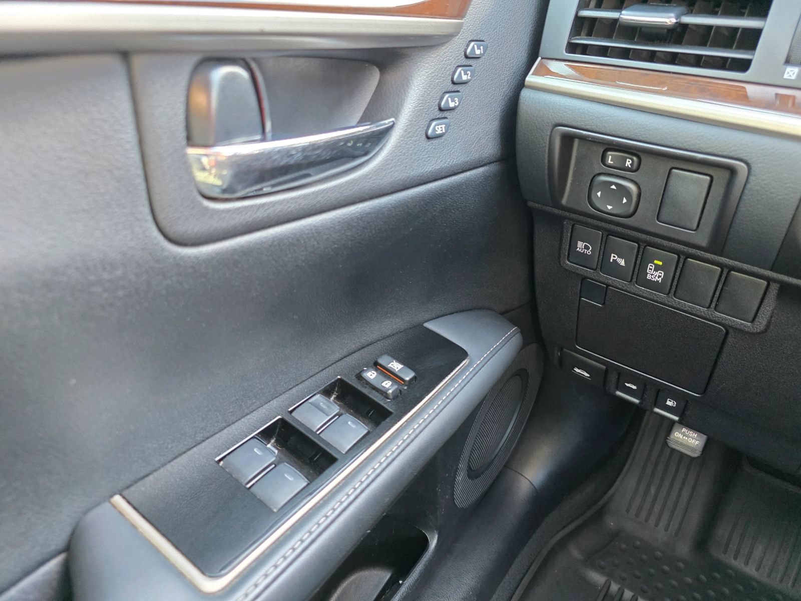 Used 2018 Lexus ES 350 w/ Ultra Luxury Package FWD image 19