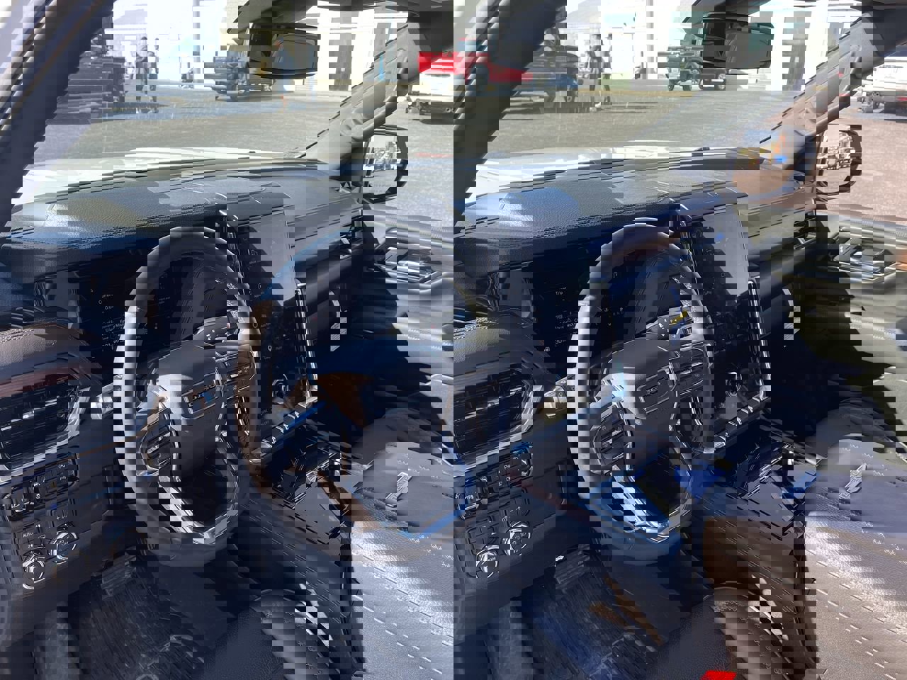 Used 2025 GMC Yukon Denali w/ Sun & Power Step Package image 10