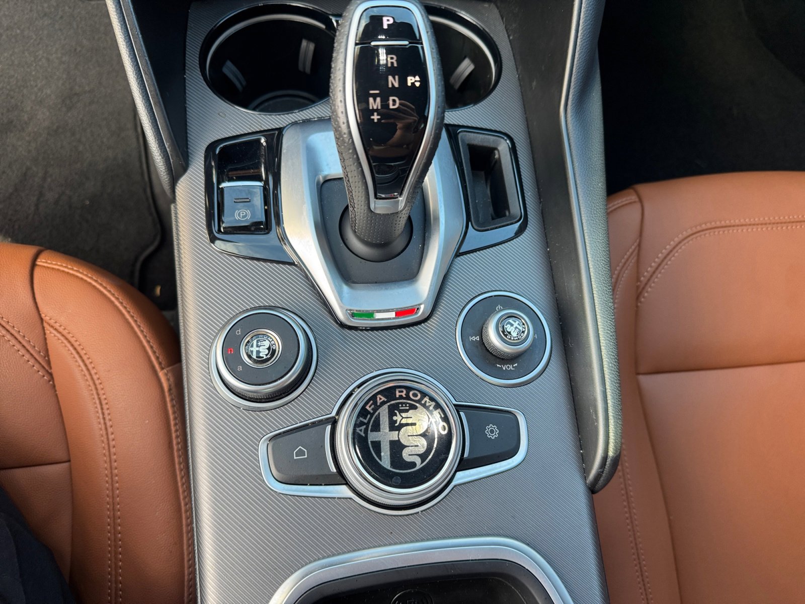 Used 2022 Alfa Romeo Giulia Ti image 18