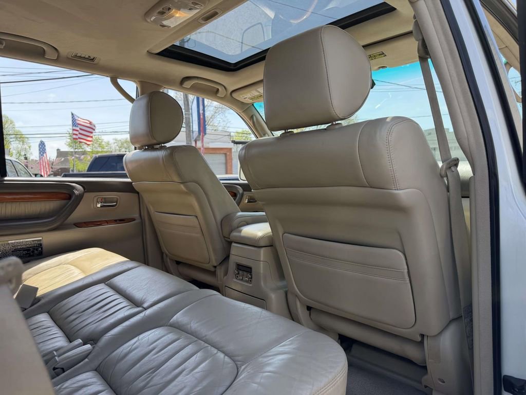 Used 2004 Lexus LX 470 4WD image 17