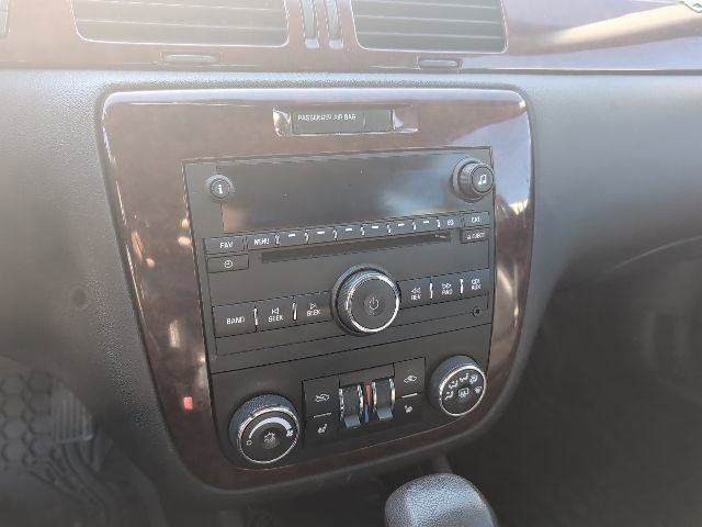 Used 2011 Chevrolet Impala LTZ FWD image 9