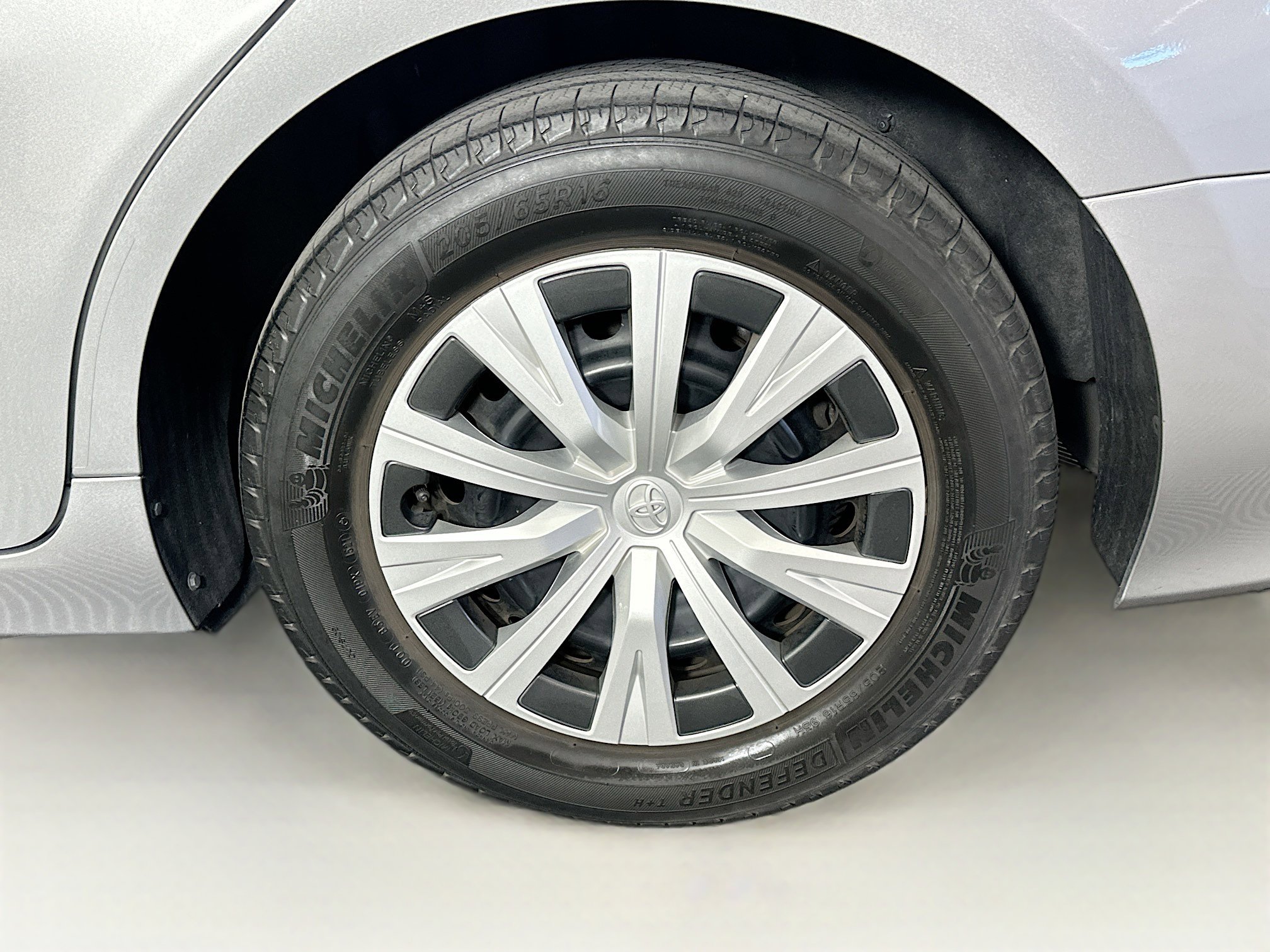 Used 2019 Toyota Camry LE image 11