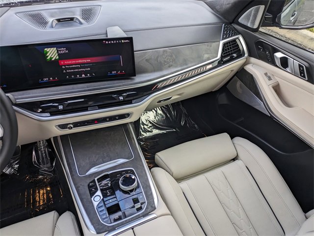 Used 2025 BMW X7 M60i image 13