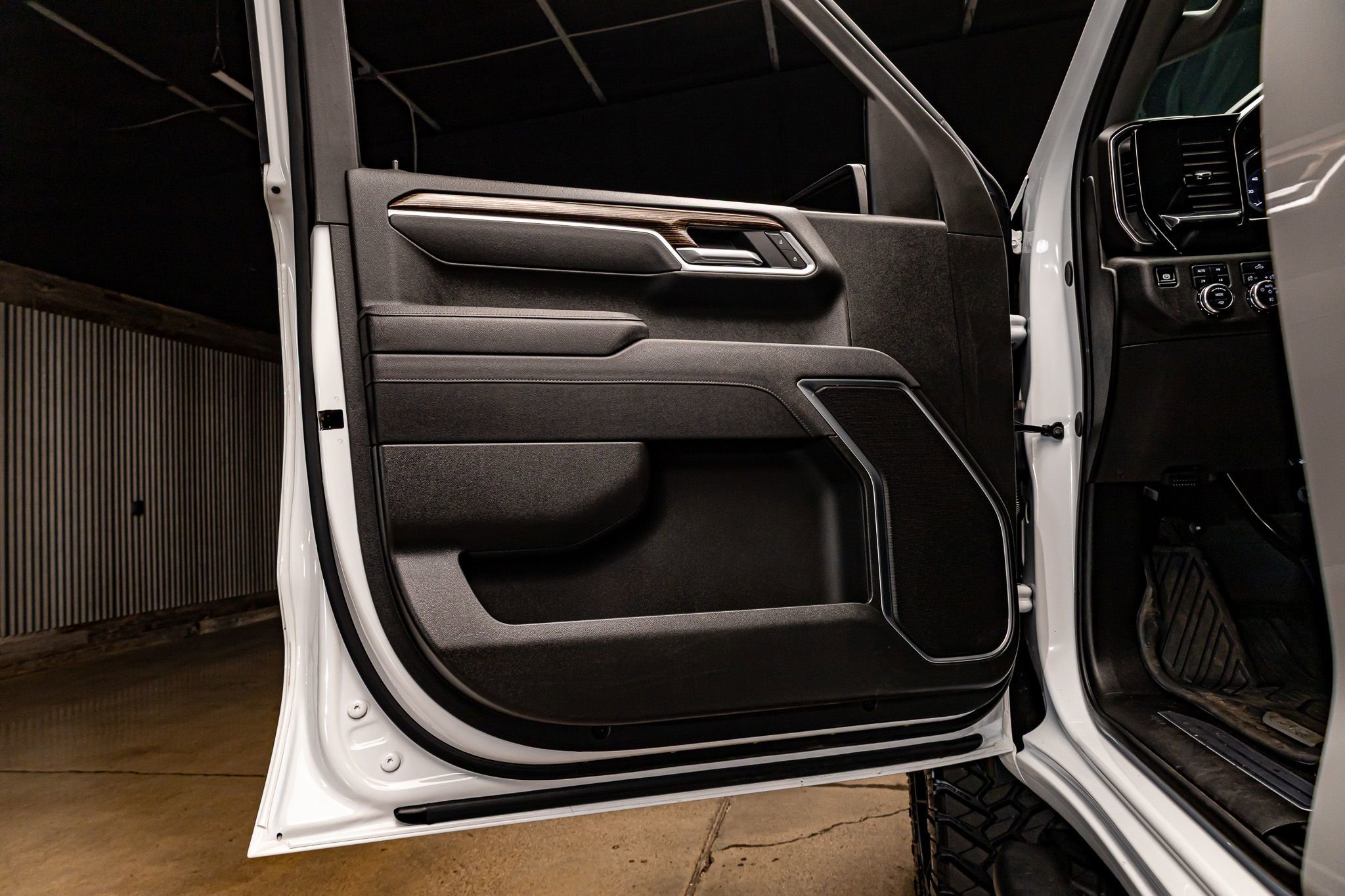 Used 2025 GMC Sierra 1500 Elevation image 30