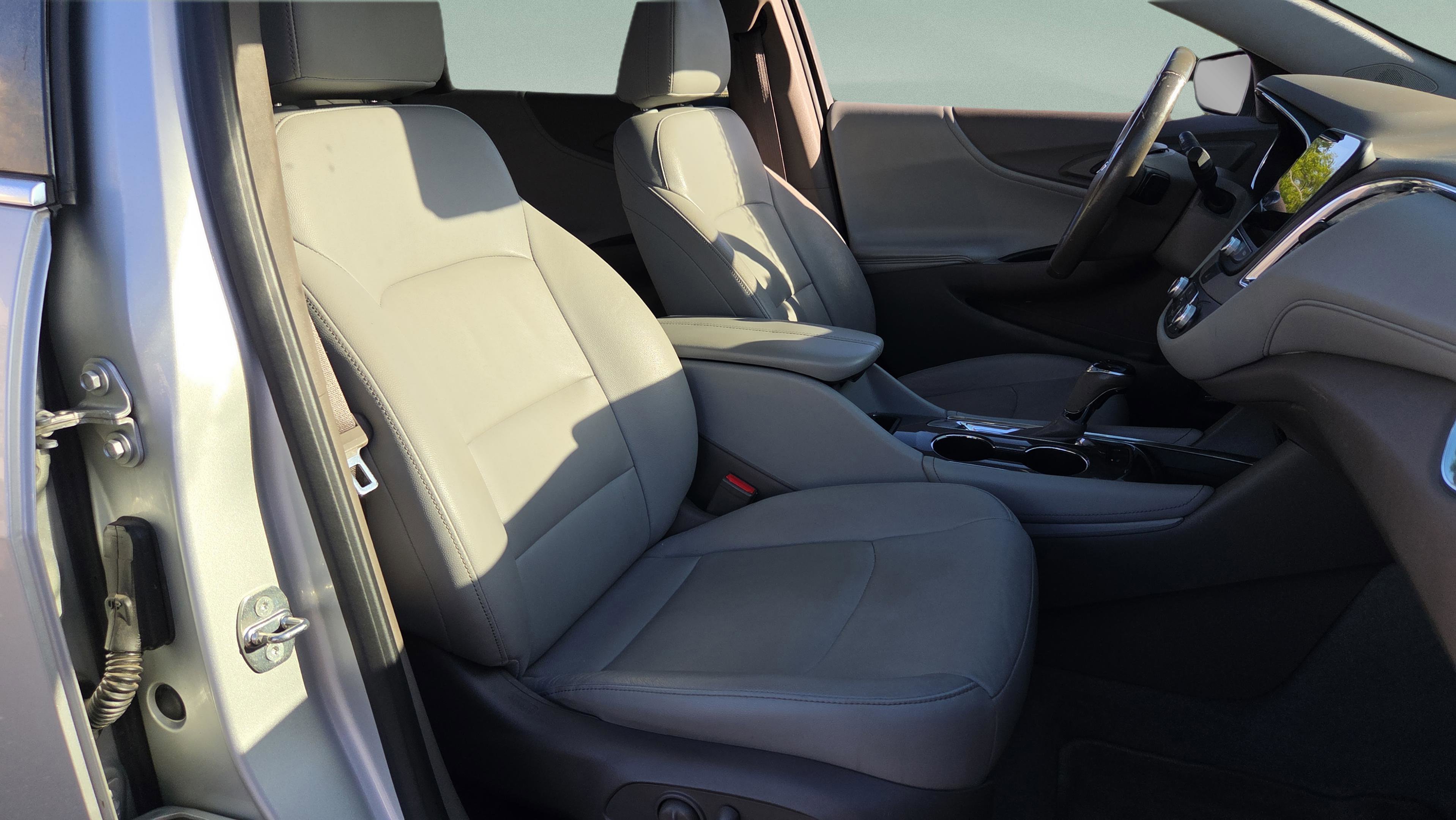 Used 2017 Chevrolet Malibu LT w/ Leather Package image 19