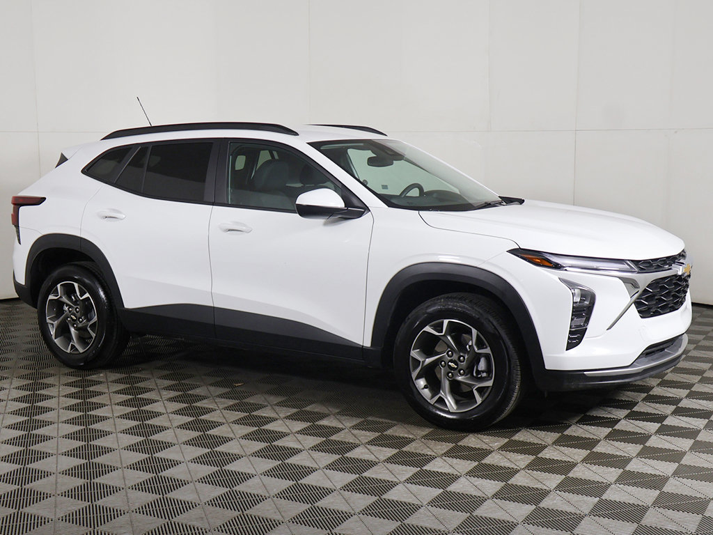 Used 2026 Chevrolet Trax LT FWD image 11