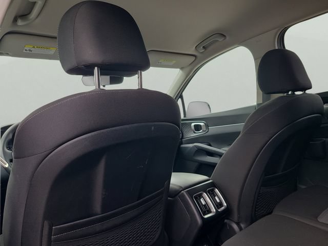 Used 2023 Kia Sorento LX FWD image 11