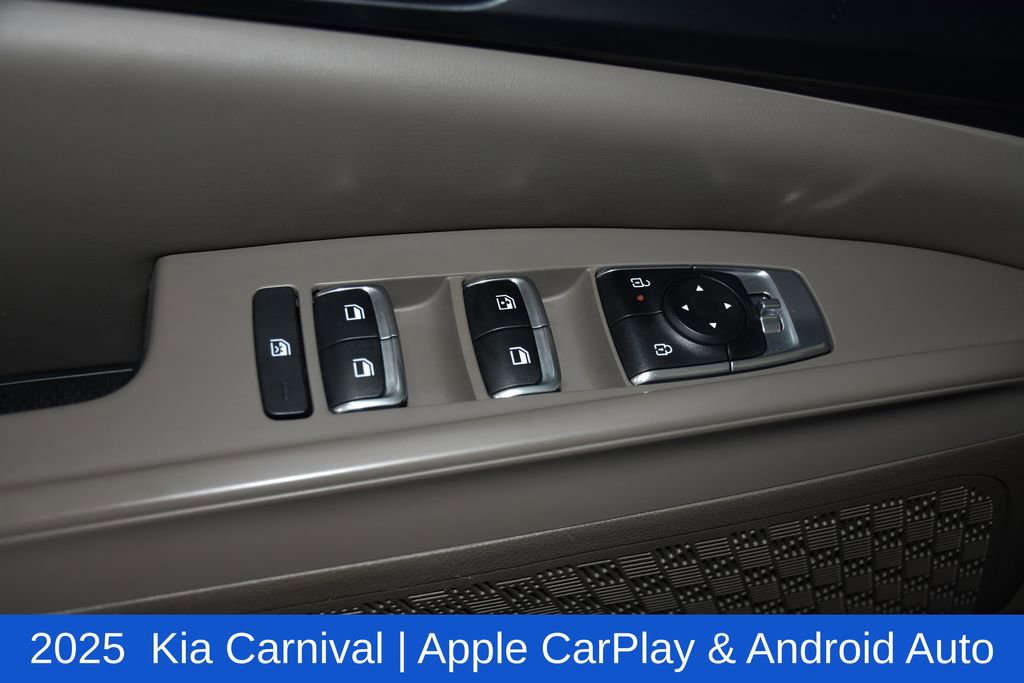 Used 2025 Kia Carnival image 23