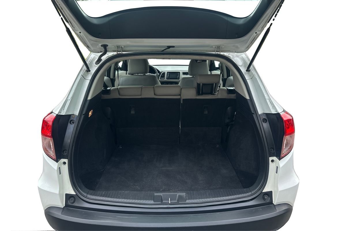 Used 2017 Honda HR-V LX image 11