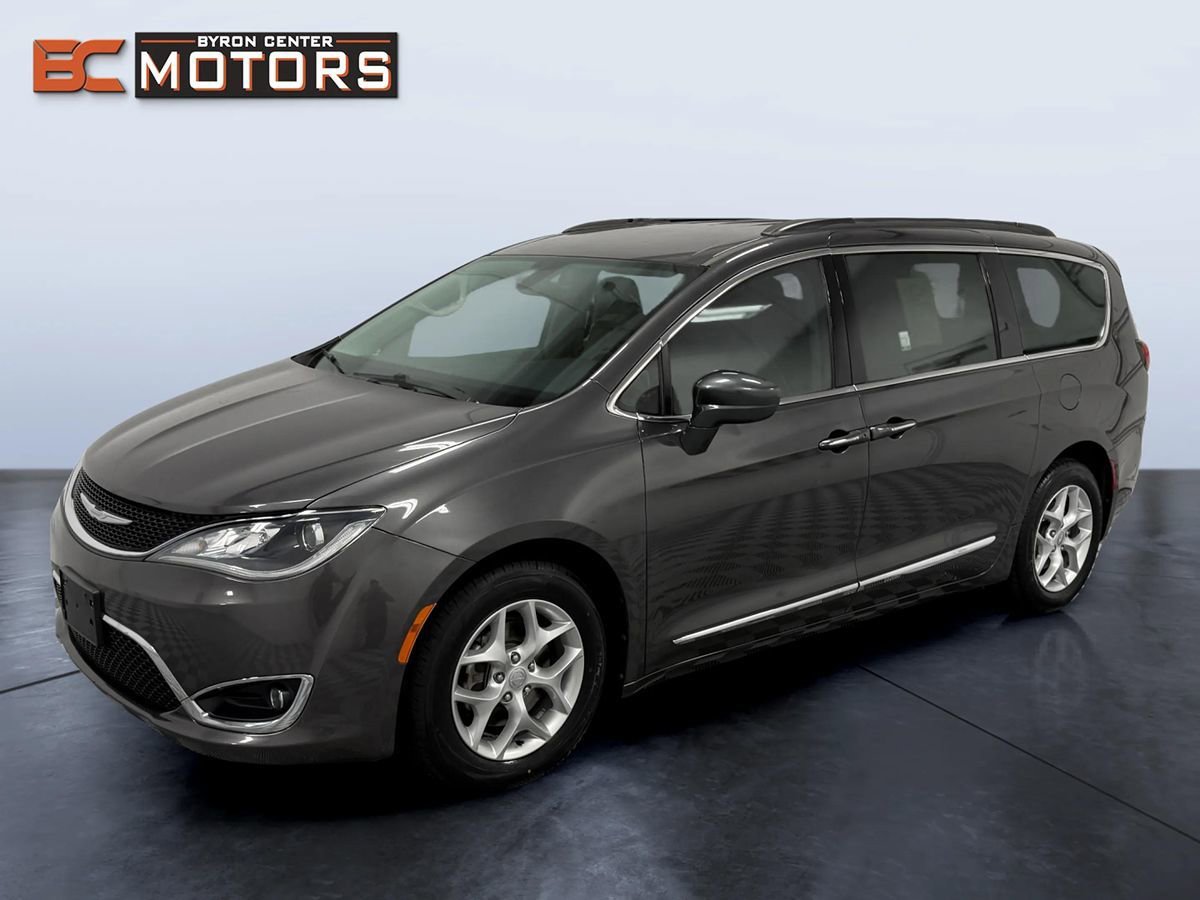 Used 2017 Chrysler Pacifica Touring-L w/ Tire & Wheel Group FWD image 1