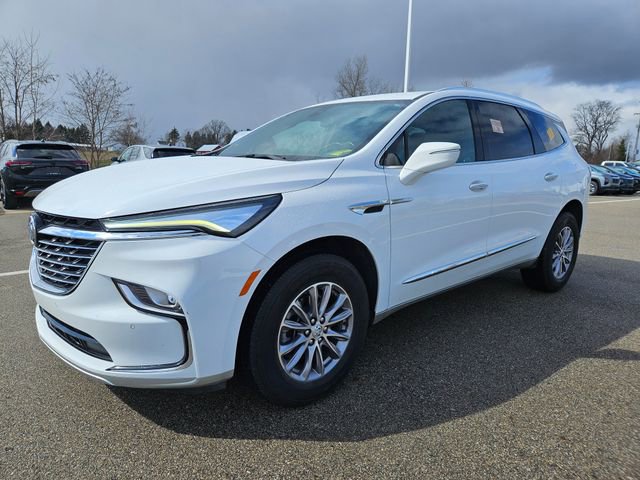 Used 2023 Buick Enclave Essence image 3