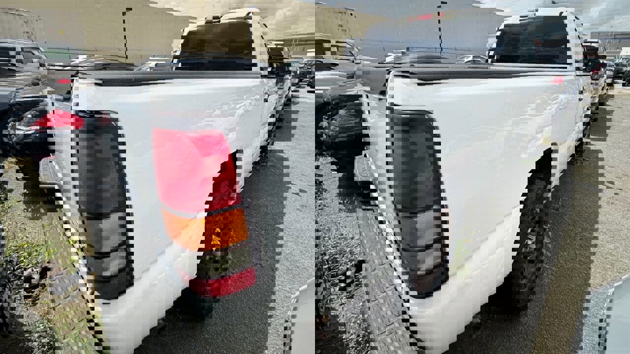 Used 2005 GMC Sierra 1500 W/T image 4