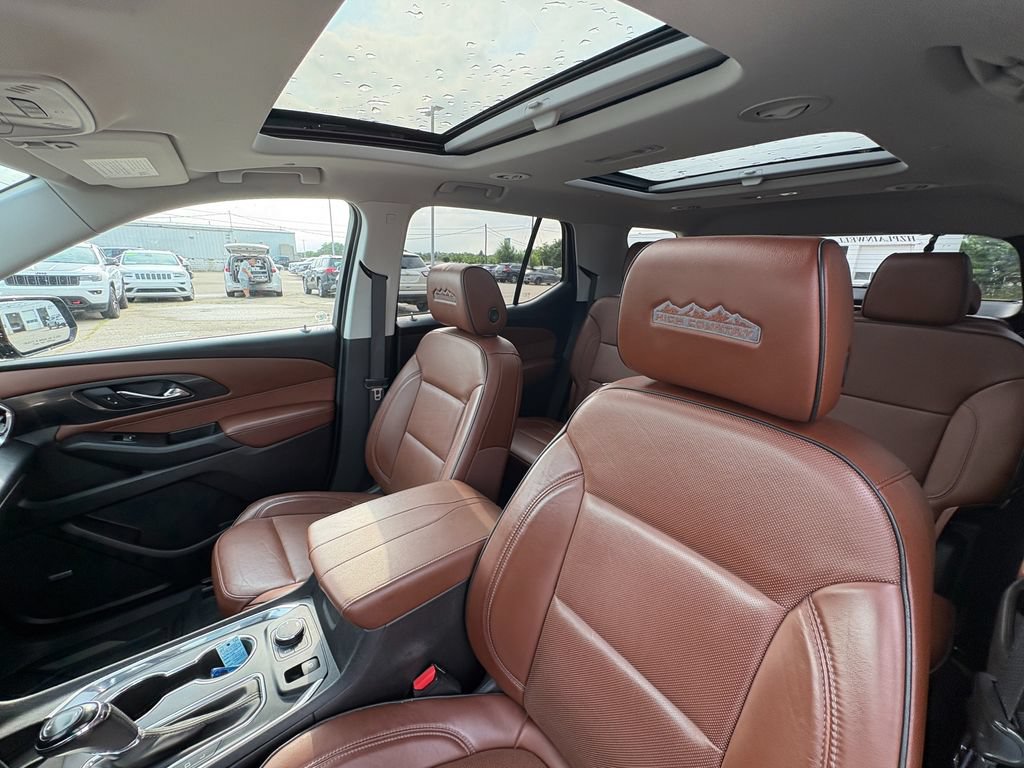 Used 2019 Chevrolet Traverse High Country w/ LPO, 'HIT The Road' Package AWD/4WD image 13