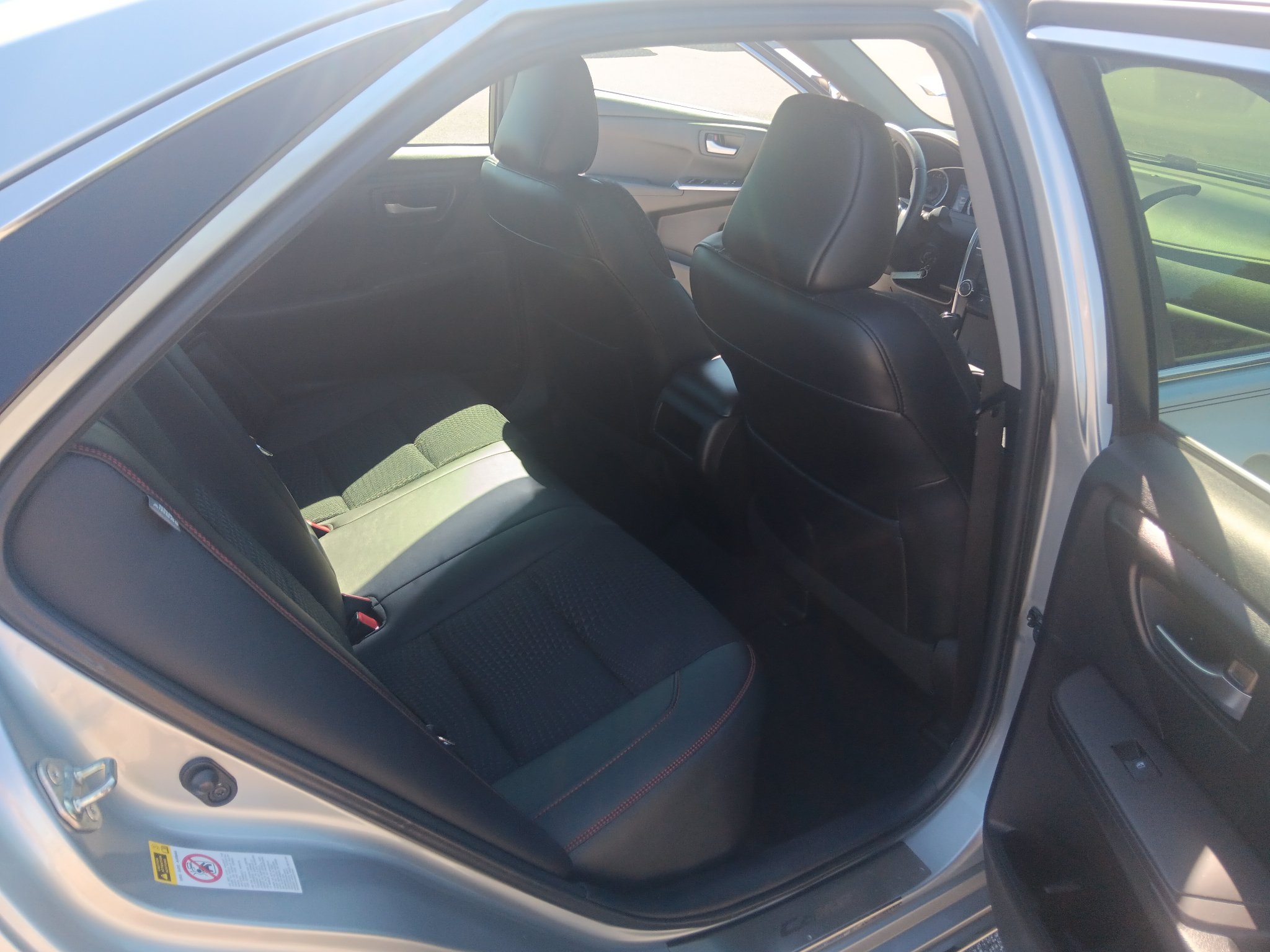 Used 2015 Toyota Camry SE FWD image 22