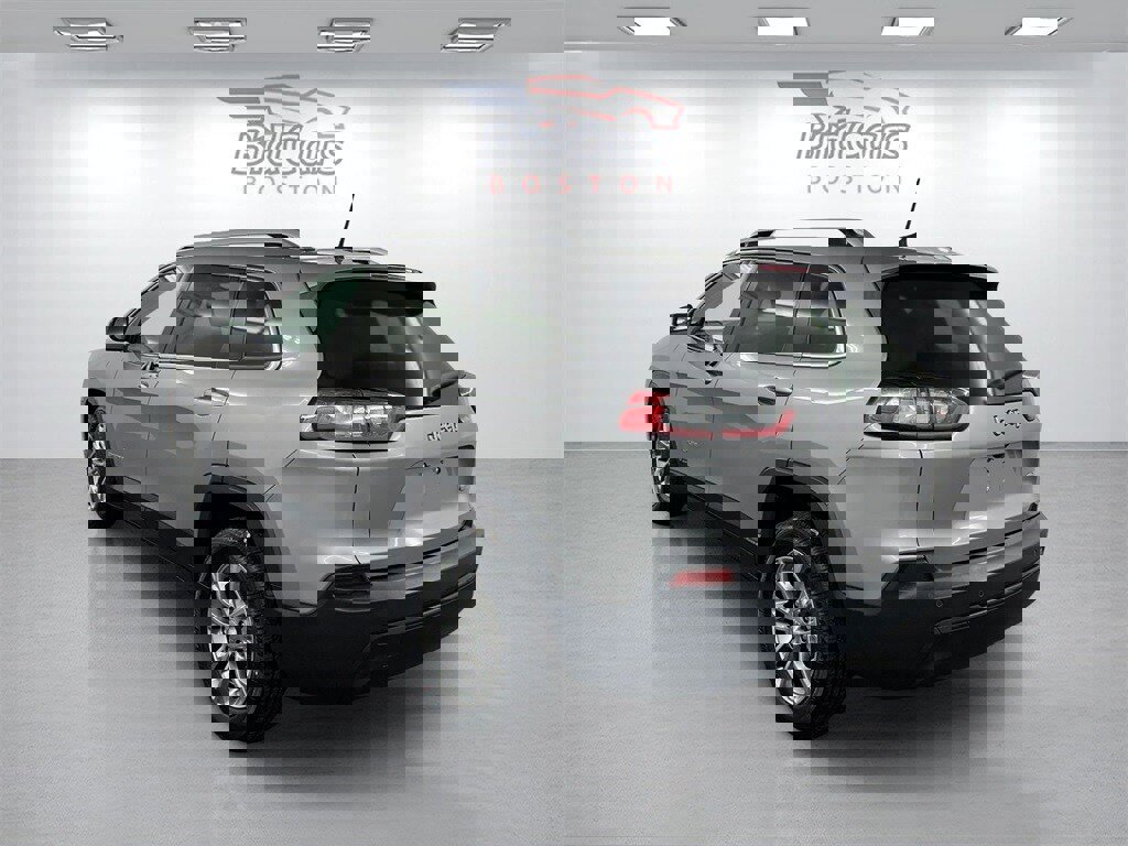 Used 2019 Jeep Cherokee Latitude Plus w/ Comfort/Convenience Group image 6