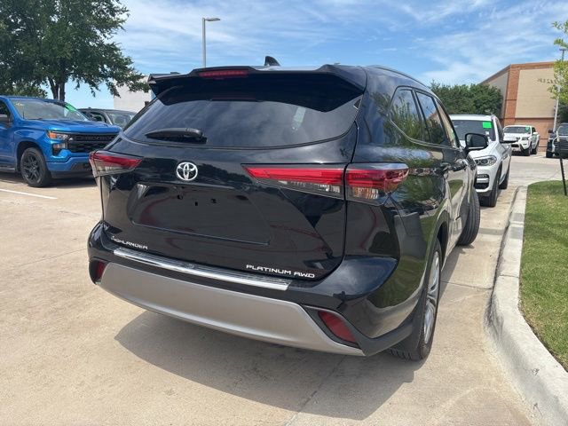 Used 2023 Toyota Highlander Platinum AWD/4WD image 3