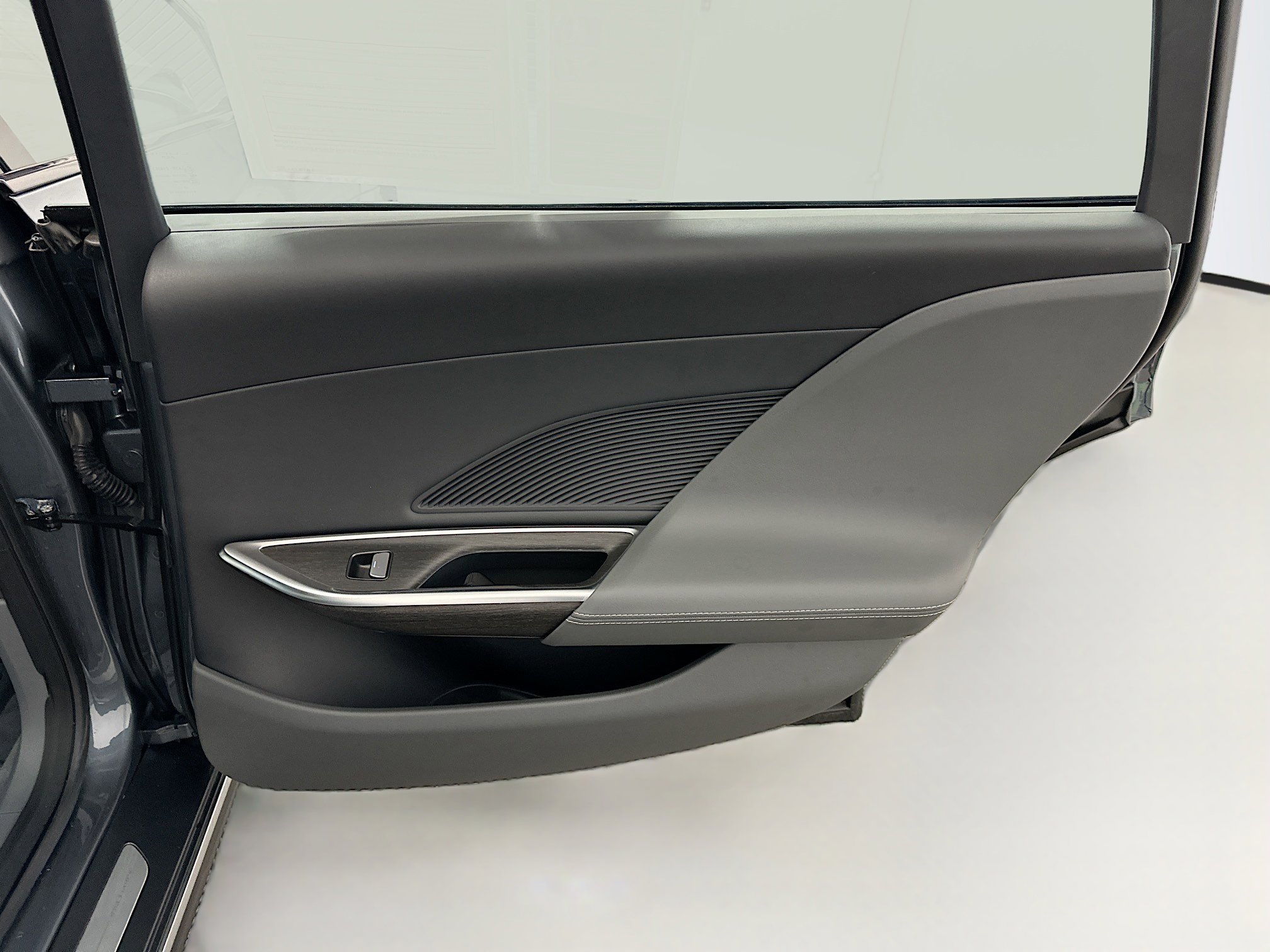 Used 2023 Lucid Air Pure AWD/4WD image 32