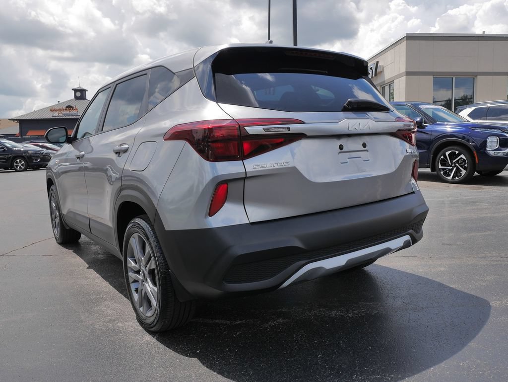 Used 2023 Kia Seltos LX AWD/4WD image 7