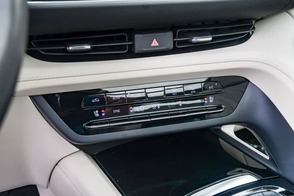 Used 2023 Buick Envision Avenir AWD/4WD image 21