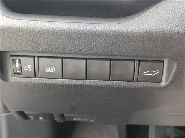 Used 2021 Toyota RAV4 XLE w/ Convenience Package FWD image 11