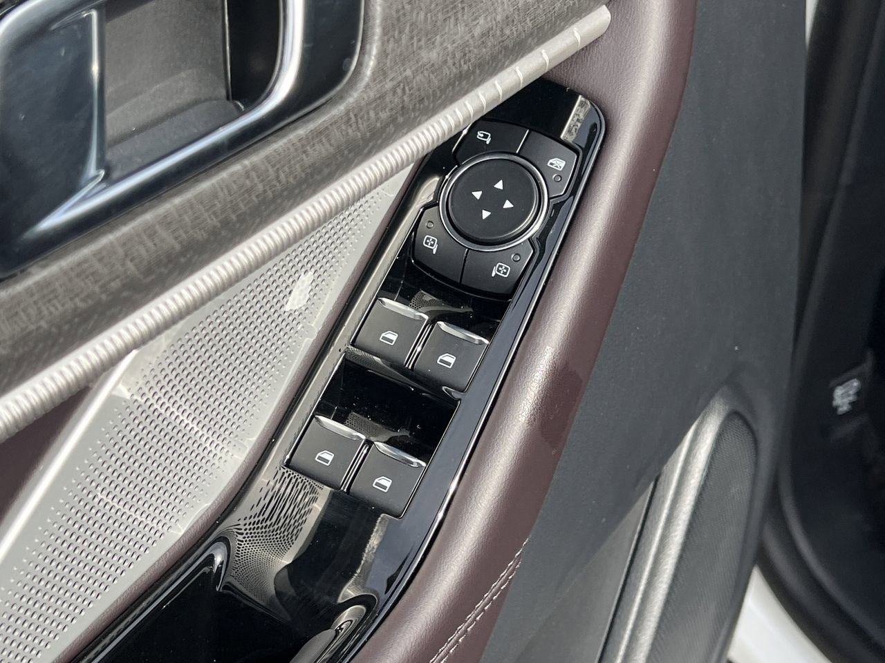 New 2026 Ford Explorer Platinum image 18