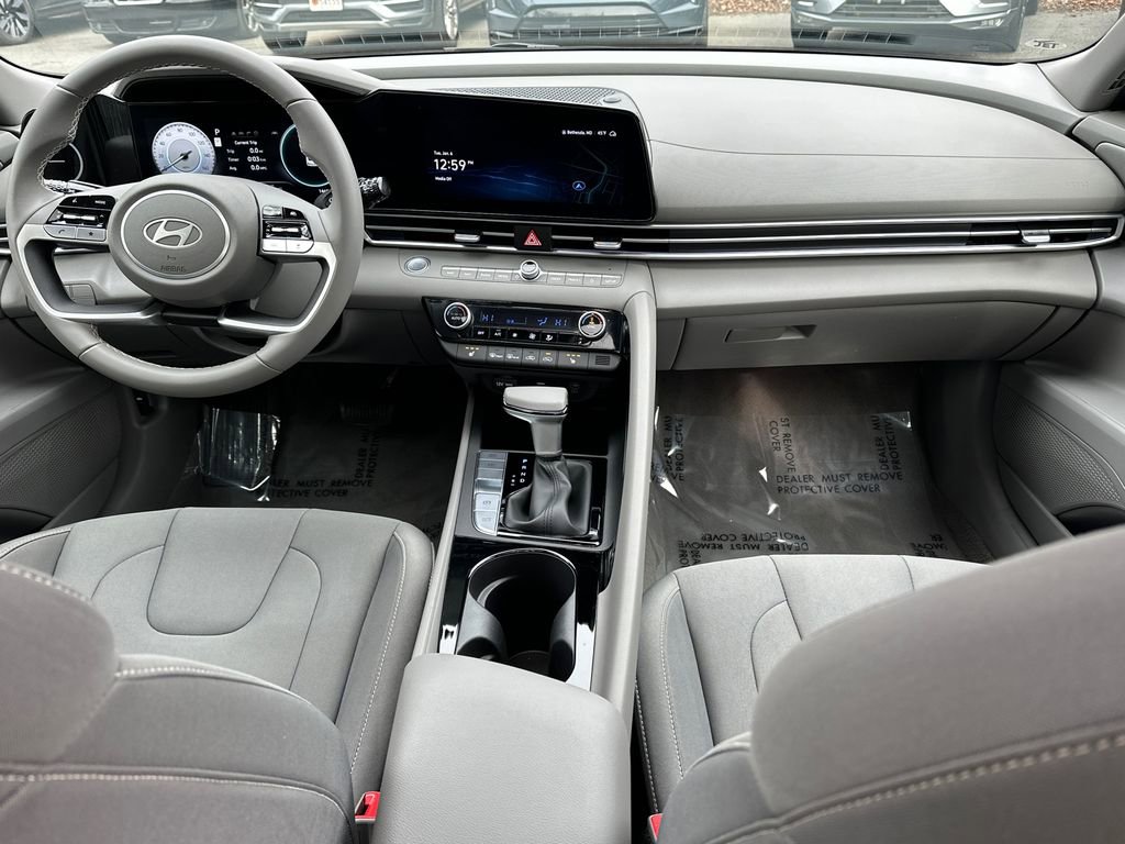 Used 2024 Hyundai Elantra SEL w/ Convenience Package image 14