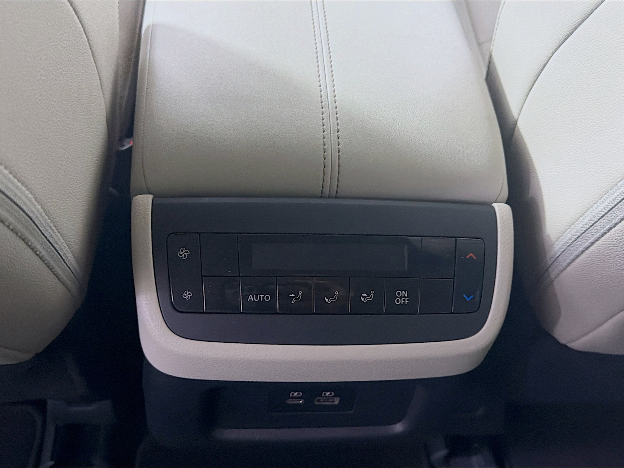 Used 2023 Nissan Pathfinder SL w/ Lighting Package (N92) FWD image 26