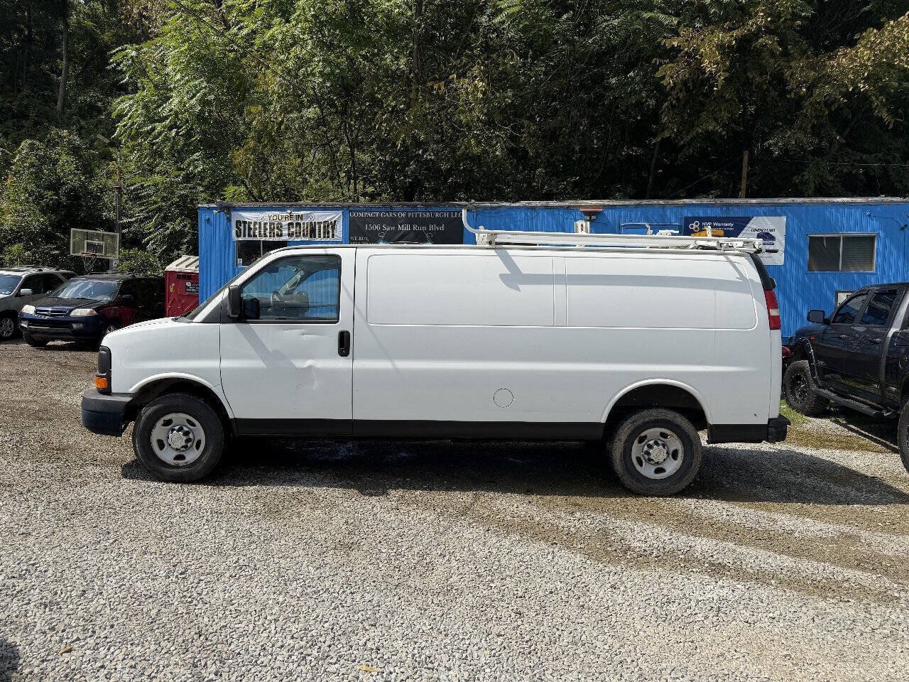Used 2013 Chevrolet Express 3500 Extended RWD image 2